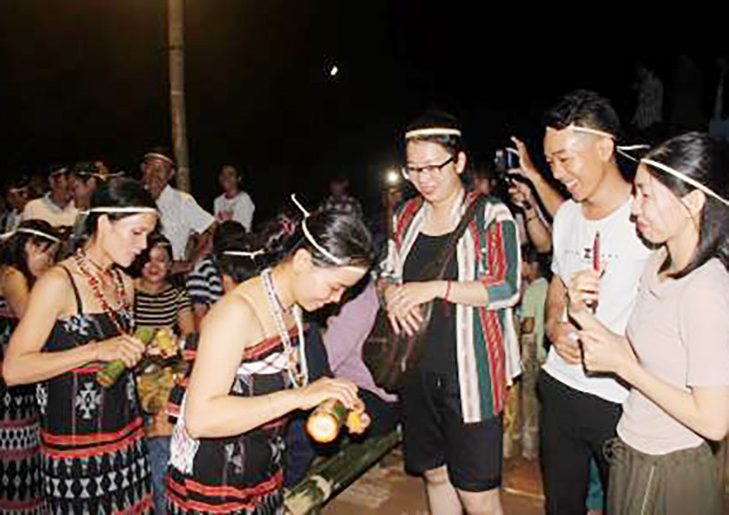 Những nét văn hóa đặc trưng của làng du lịch cộng đồng Ta Lang. Ảnh: P.L
