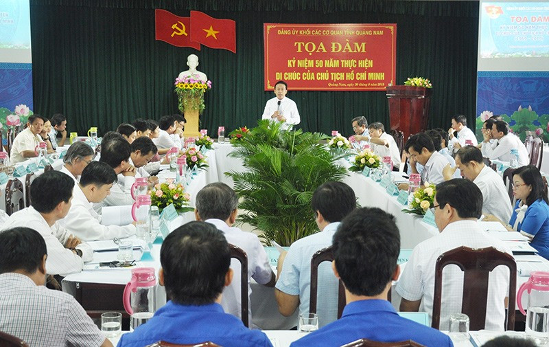 Tọa đàm kỷ niệm 50 năm thực hiện Di chúc của Bác Hồ do Đảng ủy Khối các cơ quan tỉnh tổ chức cuối tuần qua. Ảnh: N.Đ