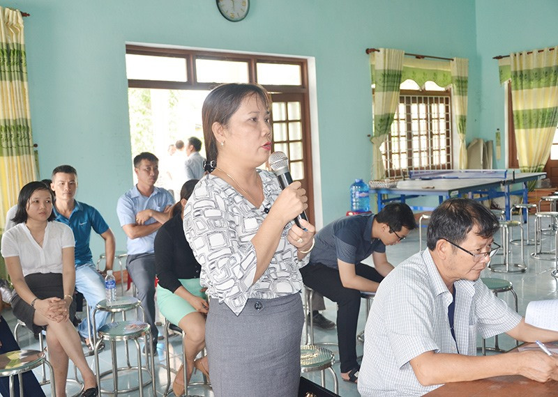 Lãnh đạo huyện Núi Thành và Công ty CP Môi trường đô thị Quảng Nam tổ chức đối thoại với người dân xã Tam Xuân 2.