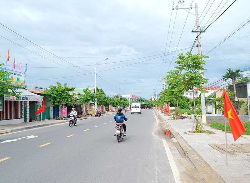 Tuyến đường ĐT609 qua Điện Bàn (trừ cầu Phong Thử) được đầu tư khang trang. Ảnh: C.T