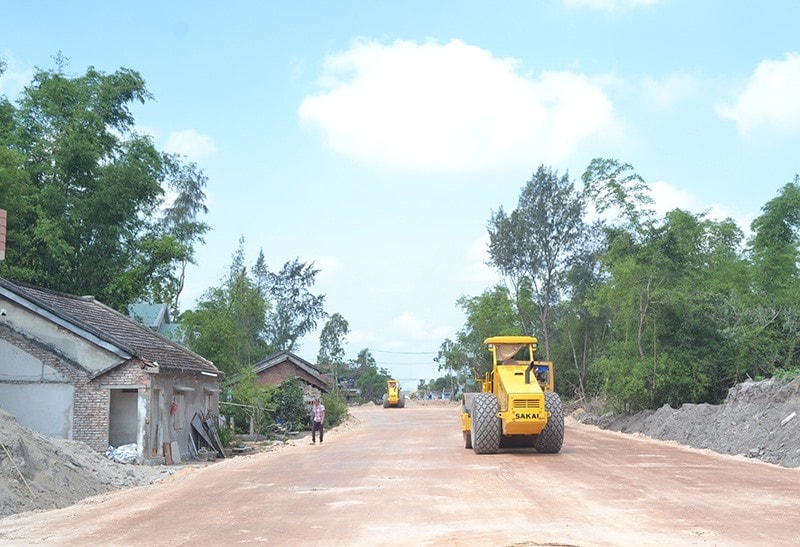 Người dân Thăng Bình khiếu nại về bồi thường đất đai ở vùng triển khai dự án. Ảnh: VIỆT QUANG