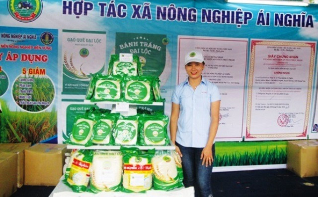 HTX Nông nghiệp Ái Nghĩa nỗ lực đưa sản phẩm gạo an toàn đạt tiêu chuẩn OCOP. Ảnh: T.N