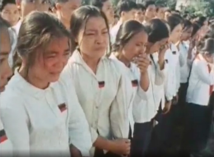  Trong lễ truy điệu, từ trẻ em, thanh niên đến cụ già đều ngăn tiếng khóc để giữ sự trang nghiêm khi Bí thư thứ nhất Lê Duẩn cất lời đọc điếu văn. Mặc dù vậy, những dòng nước mắt thì không ngừng chảy khi nghe 