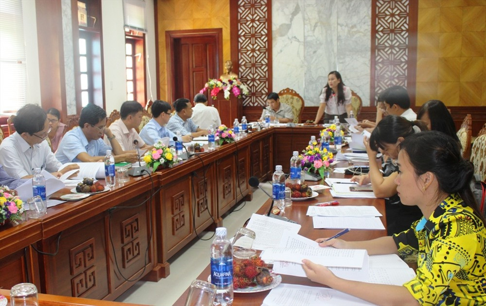 Ban Dân tộc HĐND tỉnh làm việc với huyện Nam Giang về công tác bảo tồn, phát triển cây dược liệu và lâm sản ngoài gỗ. Ảnh: BÍCH LIÊN