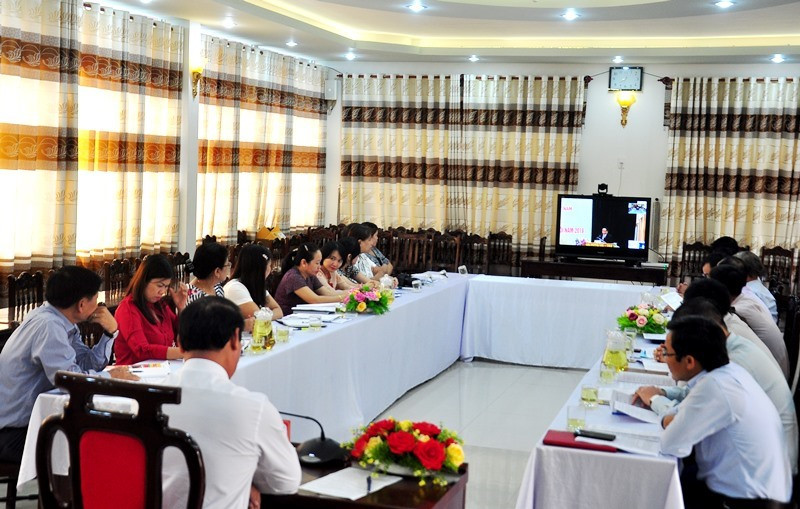 Ủy ban MTTQ Việt Nam tỉnh theo dõi hội triển khai nhiệm vụ công tác Mặt trận những tháng cuối năm do Ủy ban Trung ương MTTQ Việt Nam tổ chức, thông qua hệ thống hội nghị truyền hình trực tuyến. Ảnh: VINH ANH