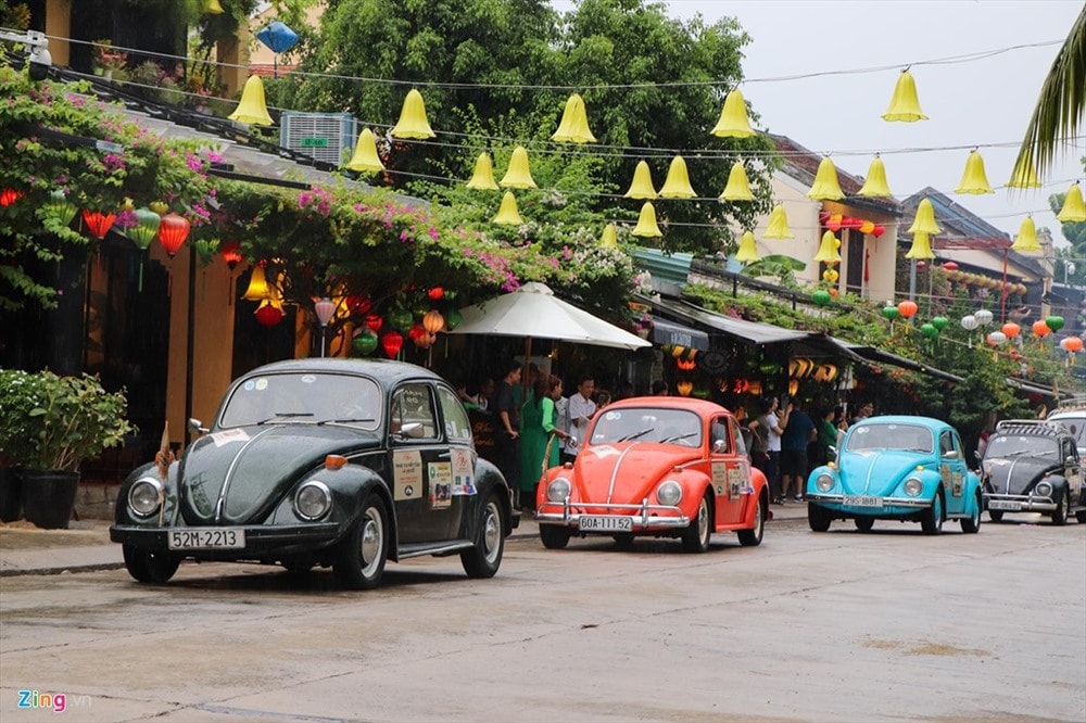 Volkswagen Beetle in Hoi An ancient town. Photo: zing.vn