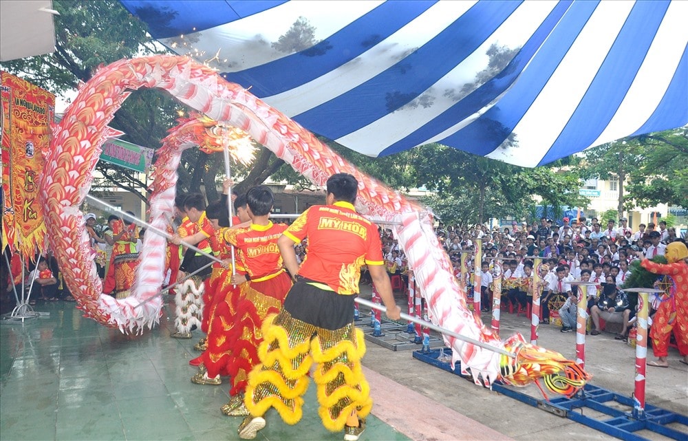 Màn trình diễn “Thiên Long giáng trần“. Ảnh: VINH ANH