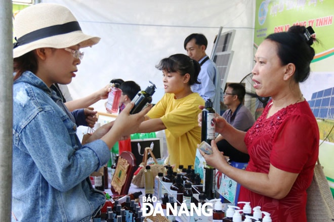 Ngày hội phụ nữ khởi nghiệp là cơ hội cho hội viên phụ nữ trưng bày các sản phẩm khởi nghiệp tâm đắc.