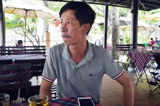 Ông Nguyễn Trương Thái Kha - chủ quán cà phê Cyclo’s Road Café khẳng định ông không sai khi mời khách ra ngoài. Ảnh: VĨNH LỘC