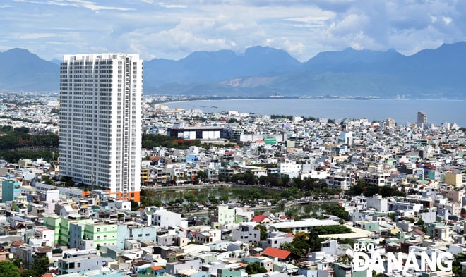 Đô thị Đà Nẵng phát triển mạnh mẽ trong 20 năm qua. Ảnh: HOÀNG HIỆP