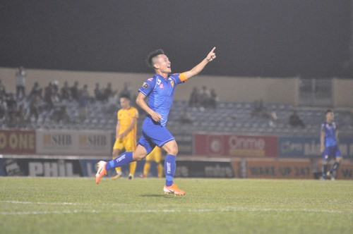 Thanh Trung có bàn thắng mở tỷ số trên sân Than Quảng Ninh nhưng không thể cùng đồng đội có 3 điểm trọn vẹn. Ảnh: T.V