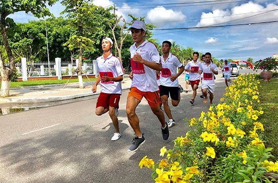 Vận động viên tranh tài tại Giải Việt dã truyền thống Báo Quảng Nam mở rộng lần thứ 22 - năm 2018. Ảnh: P.V