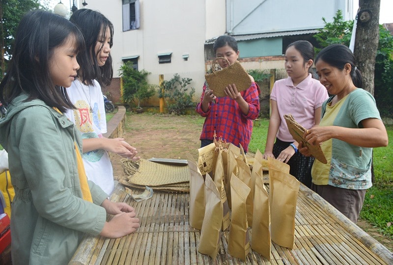 Sử dụng sản phẩm tái chế cũng là cách để hướng đến thân thiện với môi trường.