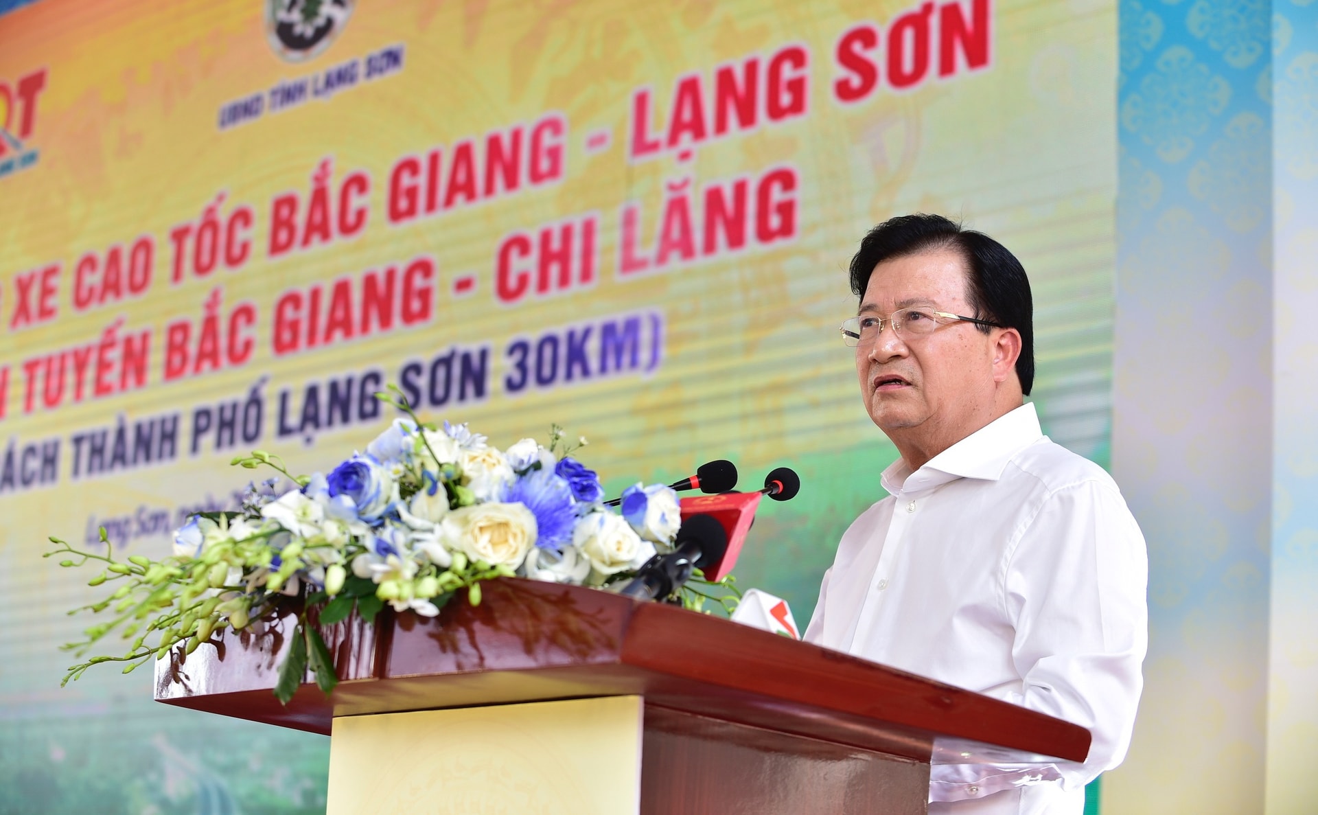 Phó Thủ tướng Trịnh Đình Dũng phát biểu tại buổi lễ. - Ảnh: VGP/Nhật Bắc