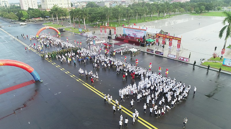 Quang cảnh Quảng trường 24.3 - nơi diễn ra lễ khai mạc.