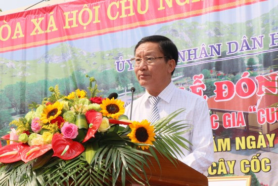 Phó Chủ tịch UBND tỉnh Trần Đình Tùng phát biểu tại buổi lễ. Ảnh: D.L