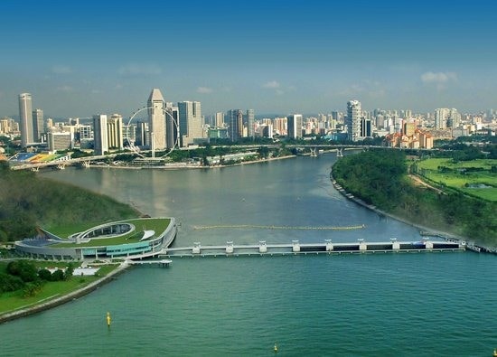 Đập Marina, Singapore nổi riếng còn có chức năng chứa nước mưa để được xử lý thành nguồn nước sạch. Ảnh: tripadvisor