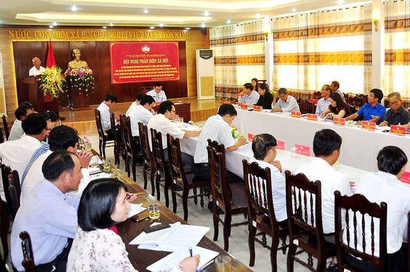 Ủy ban MTTQ Việt Nam tỉnh tổ chức hội nghị phản biện về dự thảo đề án liên quan đến chế độ cho cán bộ không chuyên trách. Ảnh: VINH ANH