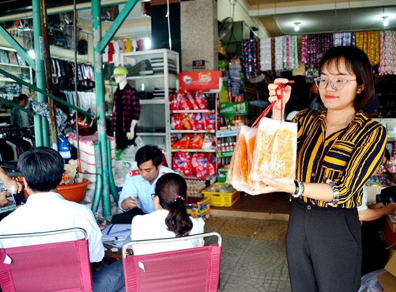 Cần kiểm tra an toàn thực phẩm tại cơ sở. Ảnh: VIỆT NGUYỄN