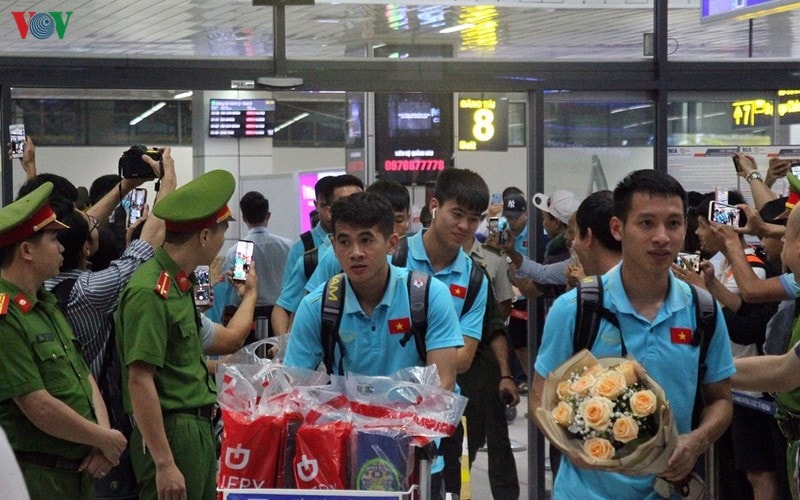 Ở nhóm đội nhì bảng có thành tích tốt nhất, 