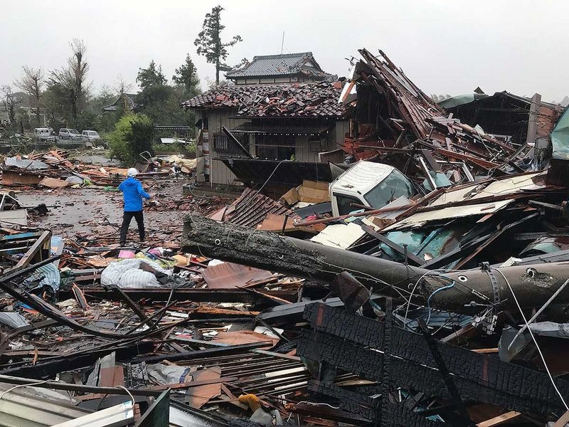 Nhà cửa ở tỉnh Chiba tan hoang sau bão. Ảnh: AFP