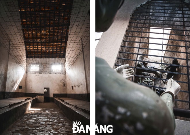 Không chỉ trói tù nhân bằng cùm chân, nhà tù còn trang bị lưới thép gai để tránh tù nhân bỏ trốn (ảnh trái). Bên trên các phòng giam là hệ thống song sắt dày đặc với lối đi để các cai ngục dễ dàng quan sát, kiểm soát mọi động tĩnh bên dưới. Những ai có ý định hay hành động phản kháng, cai ngục sẽ tra tấn từ bên trên bằng gậy và vôi bột (ảnh phải). 