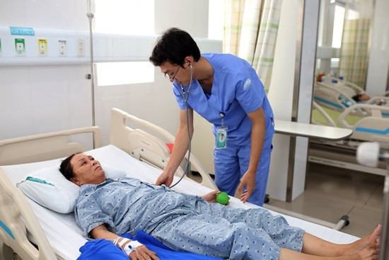 Bệnh nhân Trần Thị Bông đang được điều trị tại Bệnh viện Đa khoa Gia Đình.