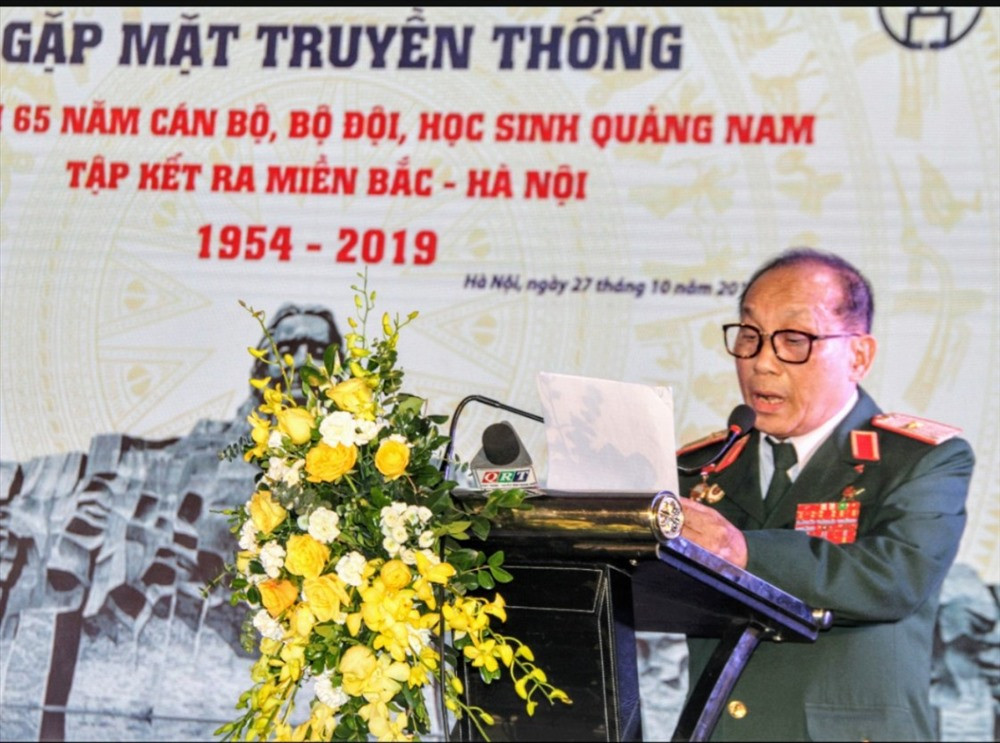 Thiếu tướng Nguyễn Văn Trí - Chủ tịch Hội đồng hương Quảng Nam tại Hà Nội phát biểu tại buổi gặp mặt. Ảnh: PV