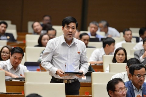 Đại biểu Nguyễn Quang Dũng (Đoàn đại biểu Quốc hội tỉnh Quảng Nam) góp ý dự thảo luật.