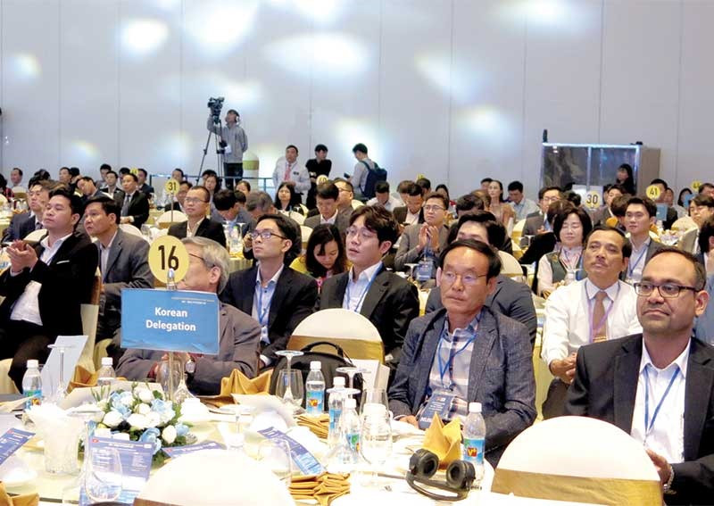 Quang cảnh Hội nghị thượng đỉnh kinh doanh Việt - Hàn và lễ ký kết biên bản ghi nhớ hợp tác, liên kết kinh doanh giữa doanh nghiệp hai nước. Ảnh: T.D