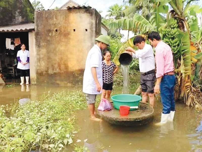 Chủ động ứng phó với dịch bệnh trong và sau mưa lũ bằng nhiều biện pháp. Ảnh: TTYT