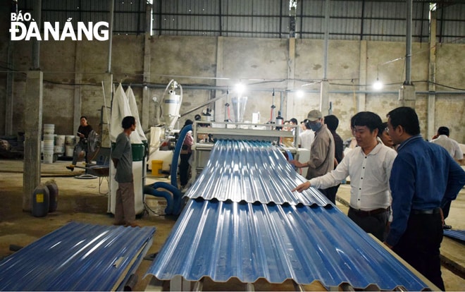Dây chuyền sản xuất tôn nhựa PVC-ASA vừa được sắm mới tại Công ty TNHH MTV Sản xuất và Thương mại Phát Tiến Hưng.