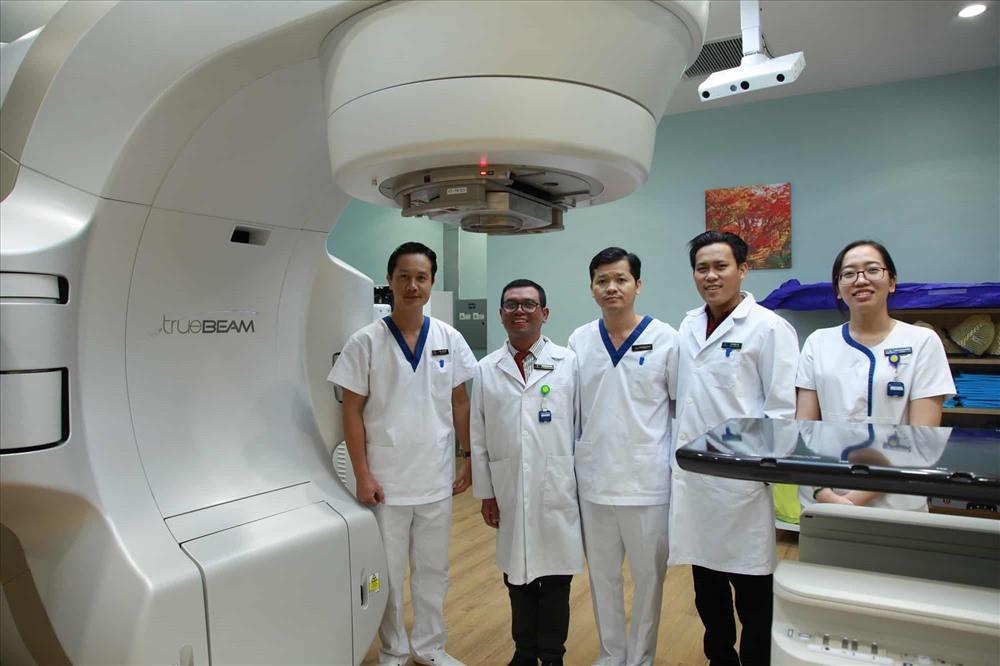 Khoa Ung bướu – Bệnh viện Vinmec Central Park sở hữu hệ thống máy xạ trị Truebeam hiện đại hàng đầu Đông Nam Á có khả năng thực hiện các phương pháp xạ trị tân tiến, hiệu quả.