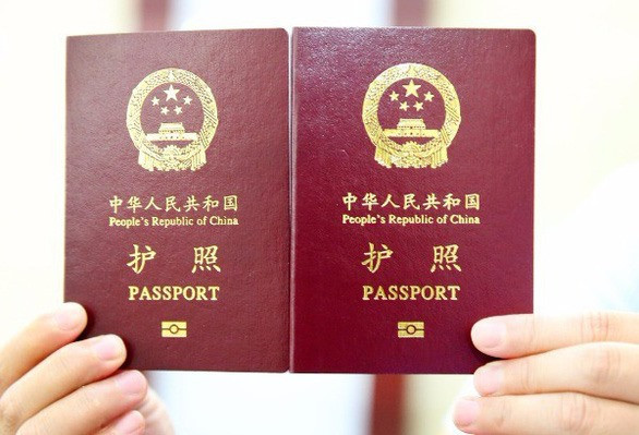 Phần bìa của hộ chiếu Trung Quốc. Ảnh: chinadaily