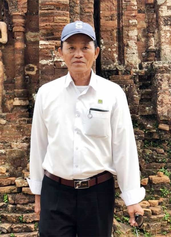 Ông Lê Xuân Tiến trong Khu đền tháp Mỹ Sơn.