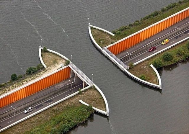 Cầu nước Veluwemeer nhìn từ trên cao