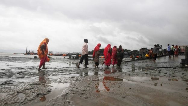 Bão Bulbul gây thời tiết xấu tại Nam Á. Ảnh: AFP