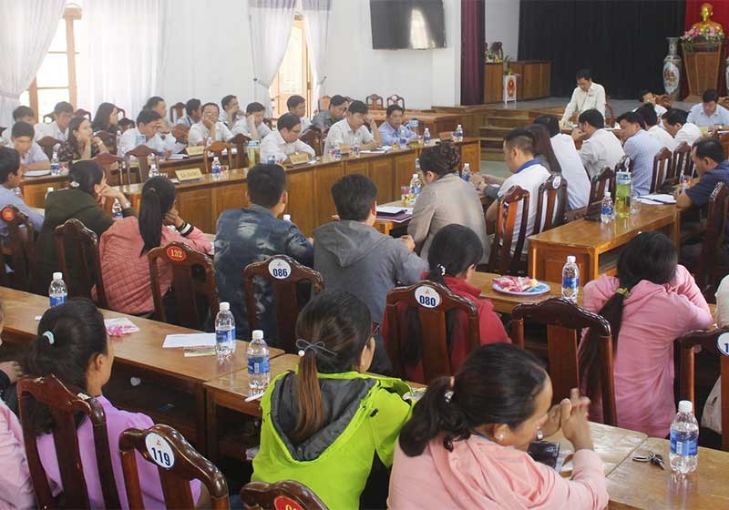 Huyện Tây Giang tổ chức gặp mặt, tọa đàm, đối thoại với sinh viên cử tuyển. Ảnh: H.T