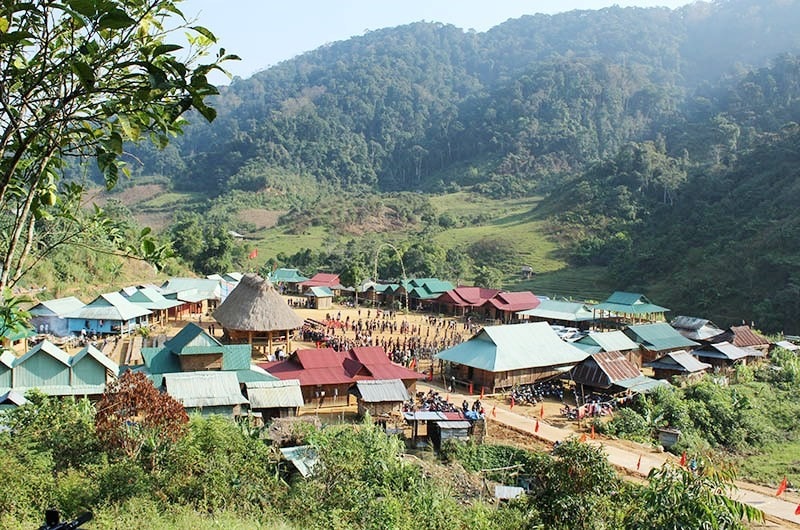 Nhiều làng vùng cao Tây Giang tổ chức ngày hội đại đoàn kết toàn dân tộc. Ảnh: ĐÌNH HIỆP