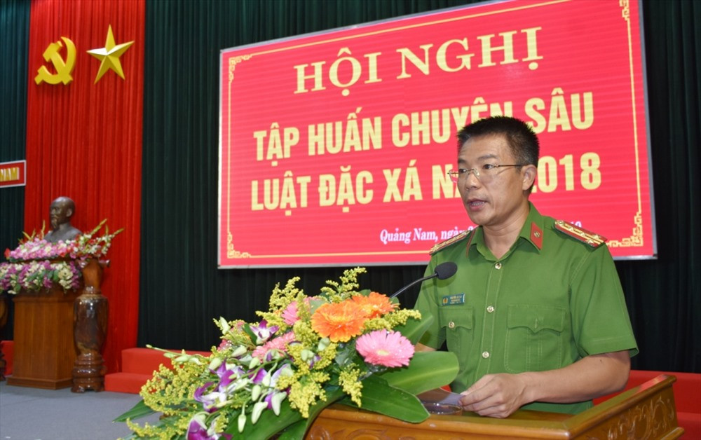 Đại tá Nguyễn Hà Lai - Phó Giám đốc Công an tỉnh phát biểu tại hội nghị tập huấn. Ảnh: CÔNG TRẦN