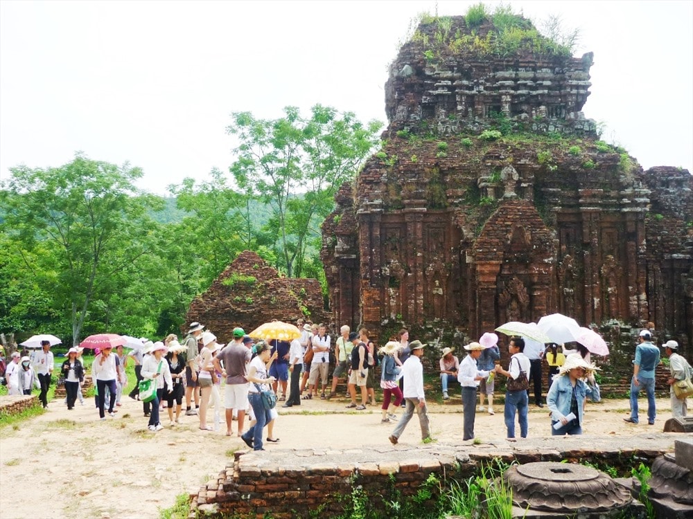 Tourists at My Son Sanctuary. Photo: tourdulich