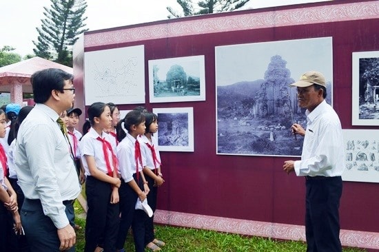 Local students are learning about My Son Sanctuary via My Son photos