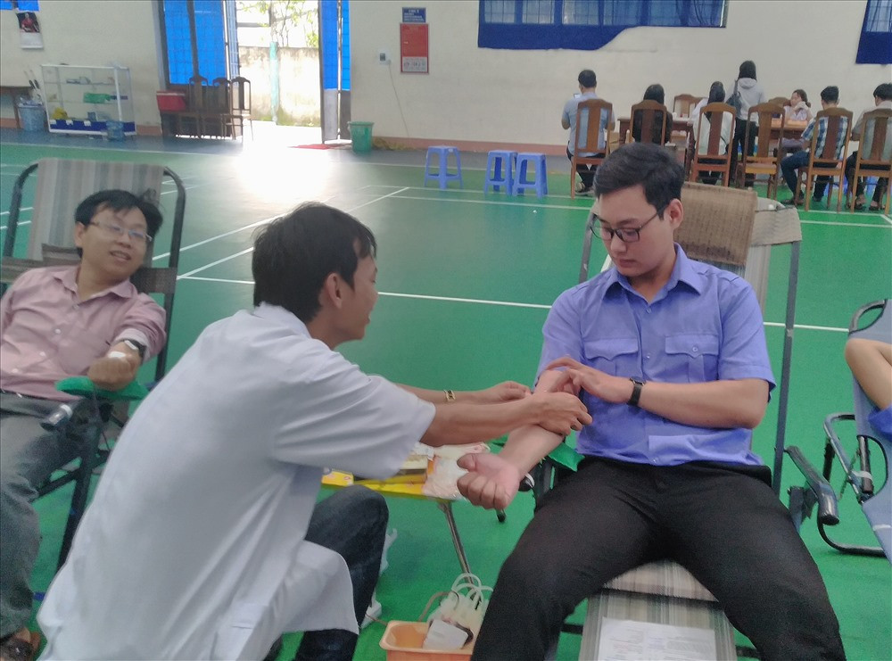 Tuổi trẻ Đoàn khối Các cơ quan tỉnh hiến máu tình nguyện đợt 2 - năm 2019. Ảnh: A.B