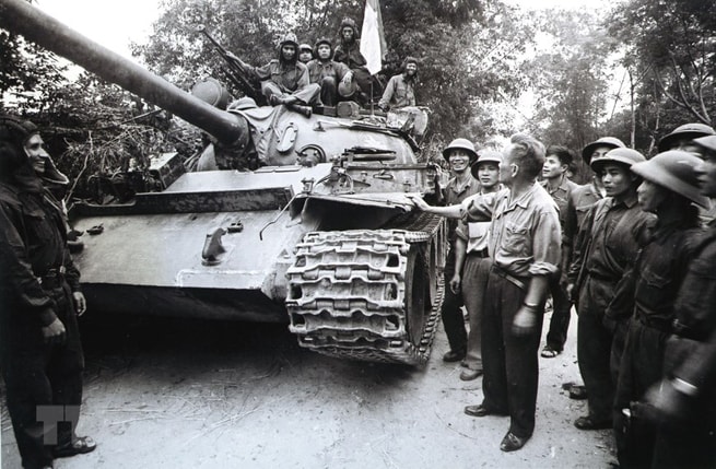 •        Đại tướng Chu Huy Mân (1913-2006), nguyên Ủy viên Bộ Chính trị, Phó Chủ tịch HĐNN, Phó Bí thư Đảng ủy Quân sự TƯ, Chủ nhiệm Tổng cục Chính trị QĐND Việt Nam. (Ảnh: Tư liệu/TTXVN phát)