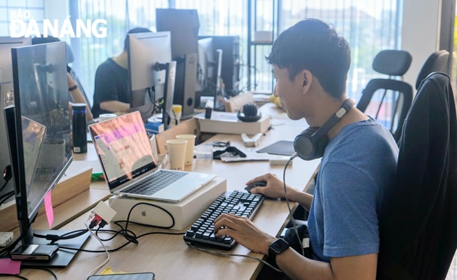 Đào tạo và phát triển nguồn nhân lực là yếu tố quyết định, mang tính chiến lược.