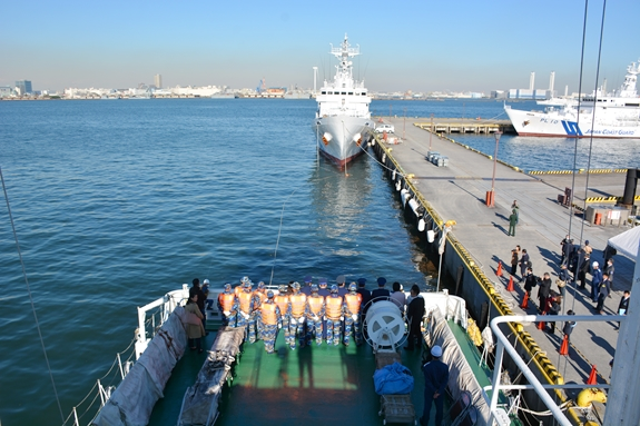 CSB Việt Nam và LLBVBB Nhật Bản luyện tập tìm kiếm cứu nạn tại cảng Yokohama. Ảnh: NAM TRUNG
