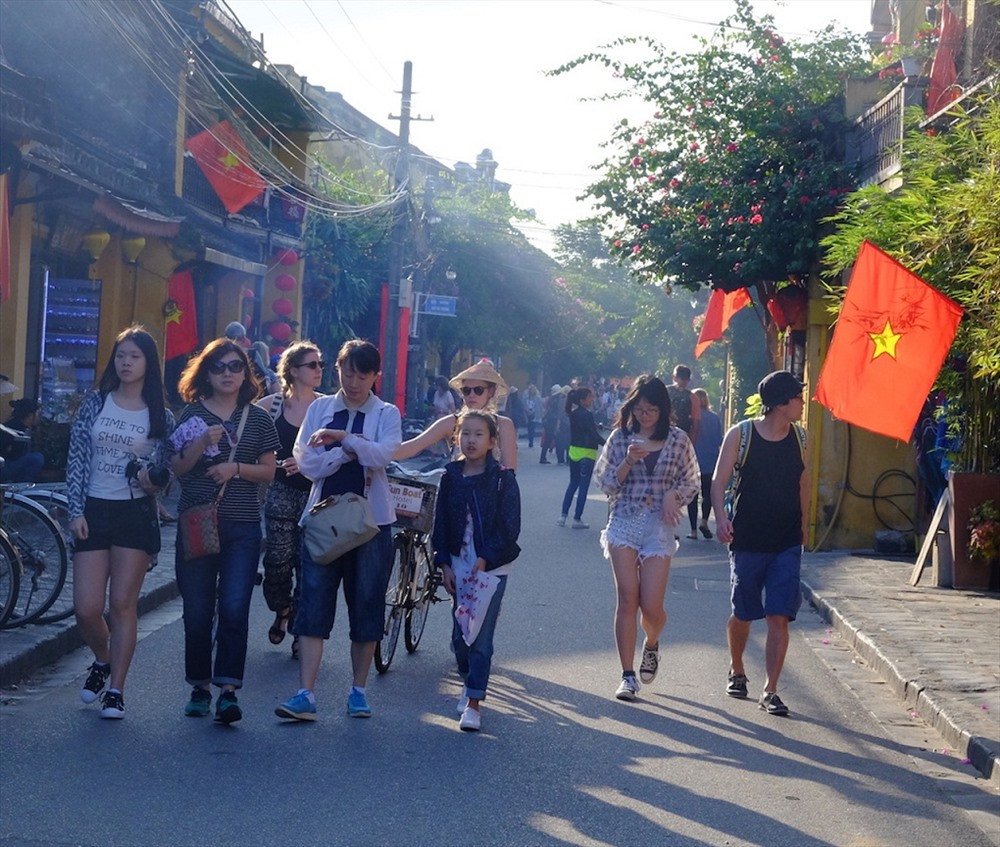 Visitors to Hoi An ancient town