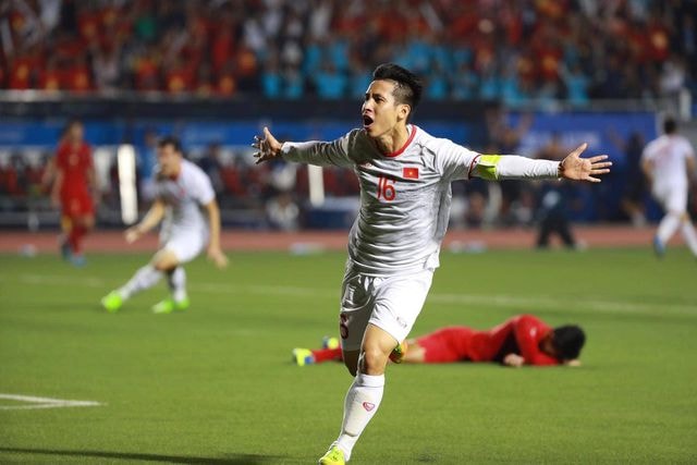 Hùng Dũng là người hùng của bóng đá Việt Nam tại SEA Games 30 (ảnh: An An)