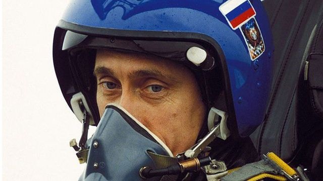 Ông Putin bay tới Chechnya vào tháng 3/2000, vài tháng sau khi cuộc chiến Chechnya nổ ra. (Ảnh: Getty)