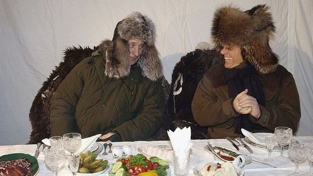 Thủ tướng Italy Silvio Berlusconi thăm Nga vào năm 2003 để thảo luận về tình hình ở Iraq. (Ảnh: AFP)